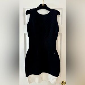 CHANEL Hourglass diamond quilted mini